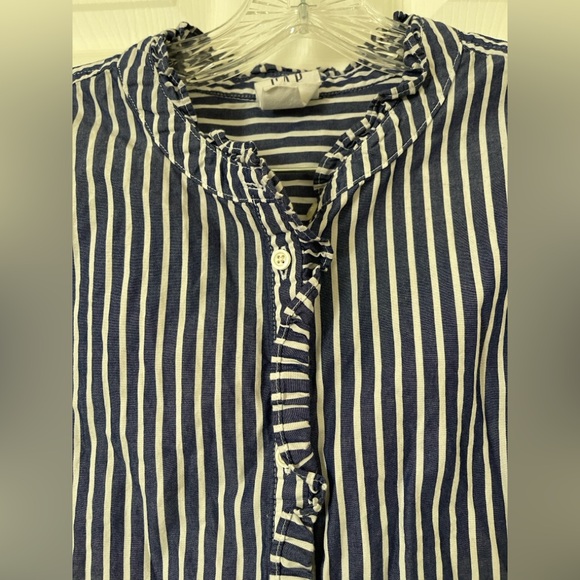 GAP Ruffle Neck Button Down - Picture 2 of 10